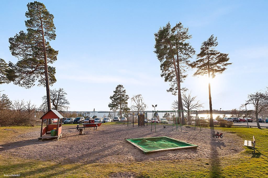 Föreningens lekplats med svårslagen utsikt