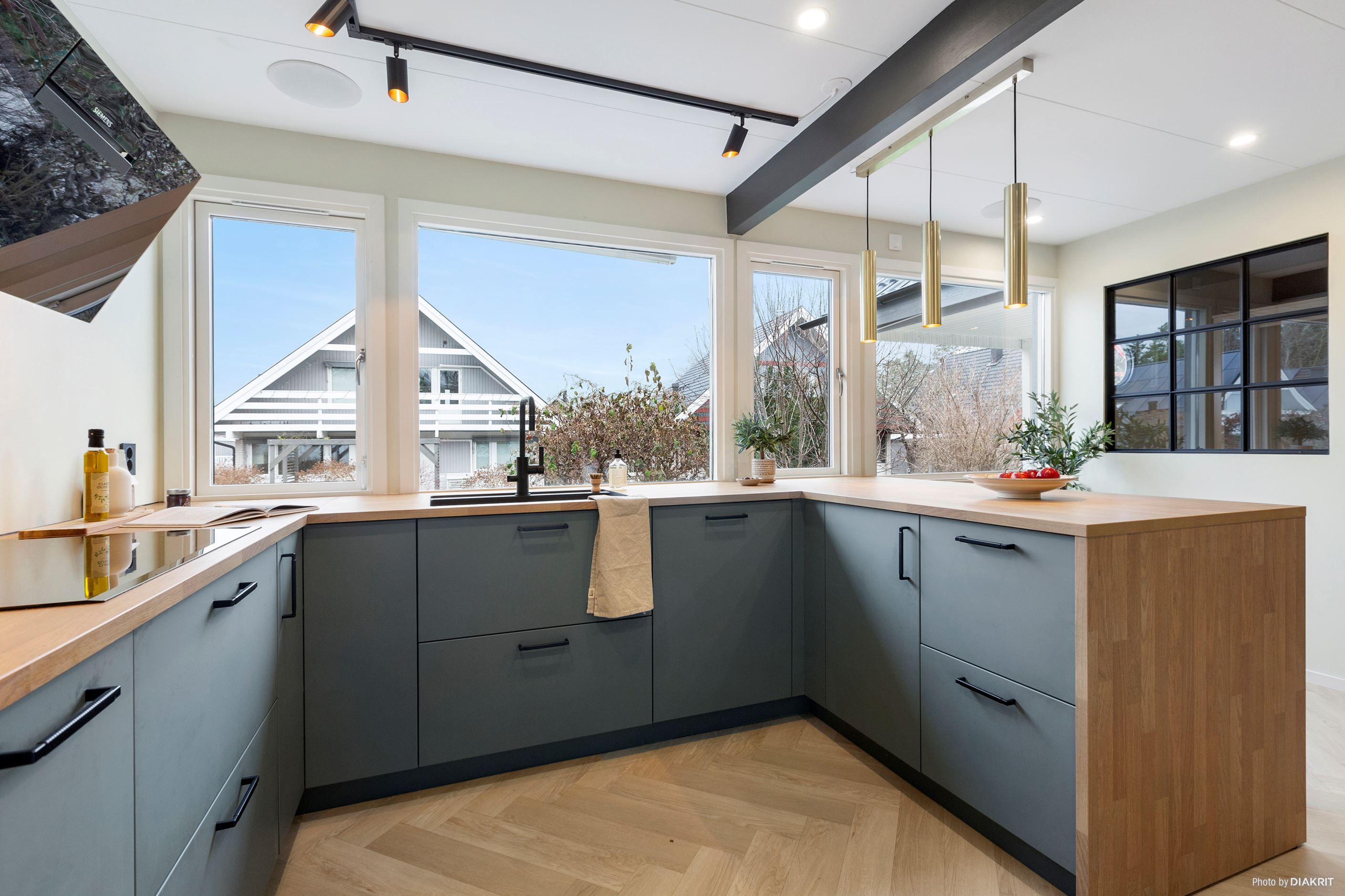 Renoverat, välutrustat och smakfullt inrett kök