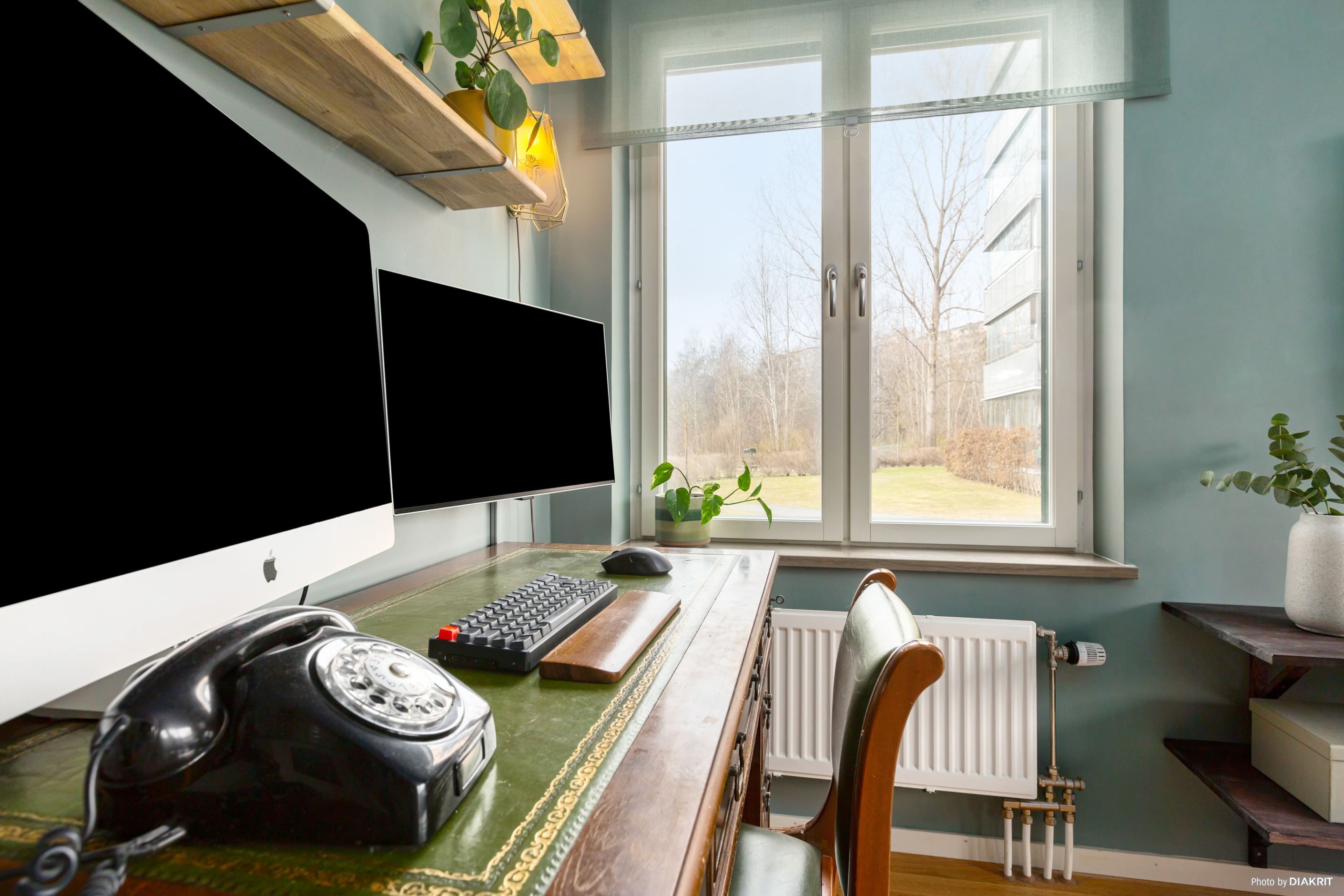 Plats för hemmakontor i vardagsrummet