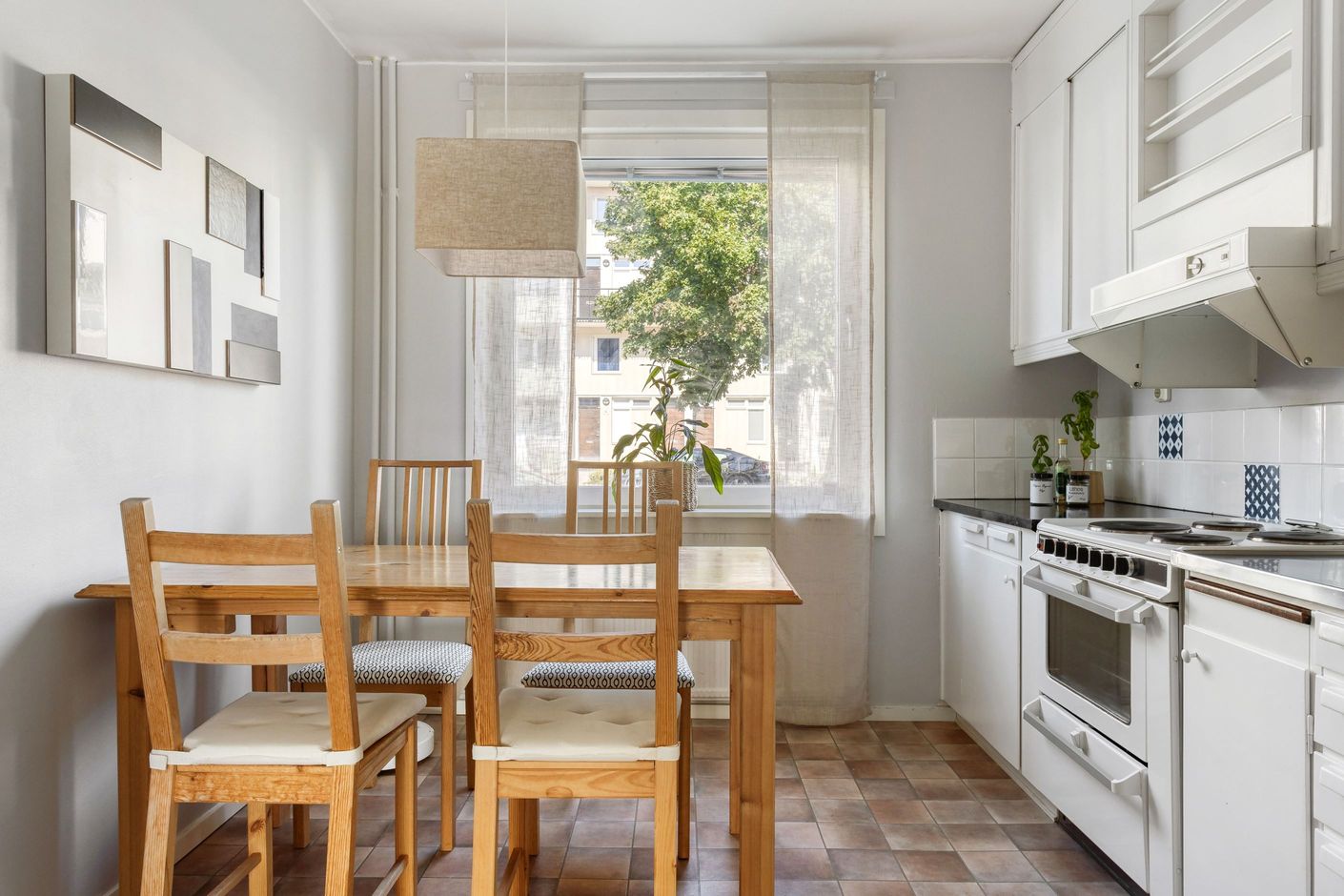 Plats för matbord i köket.