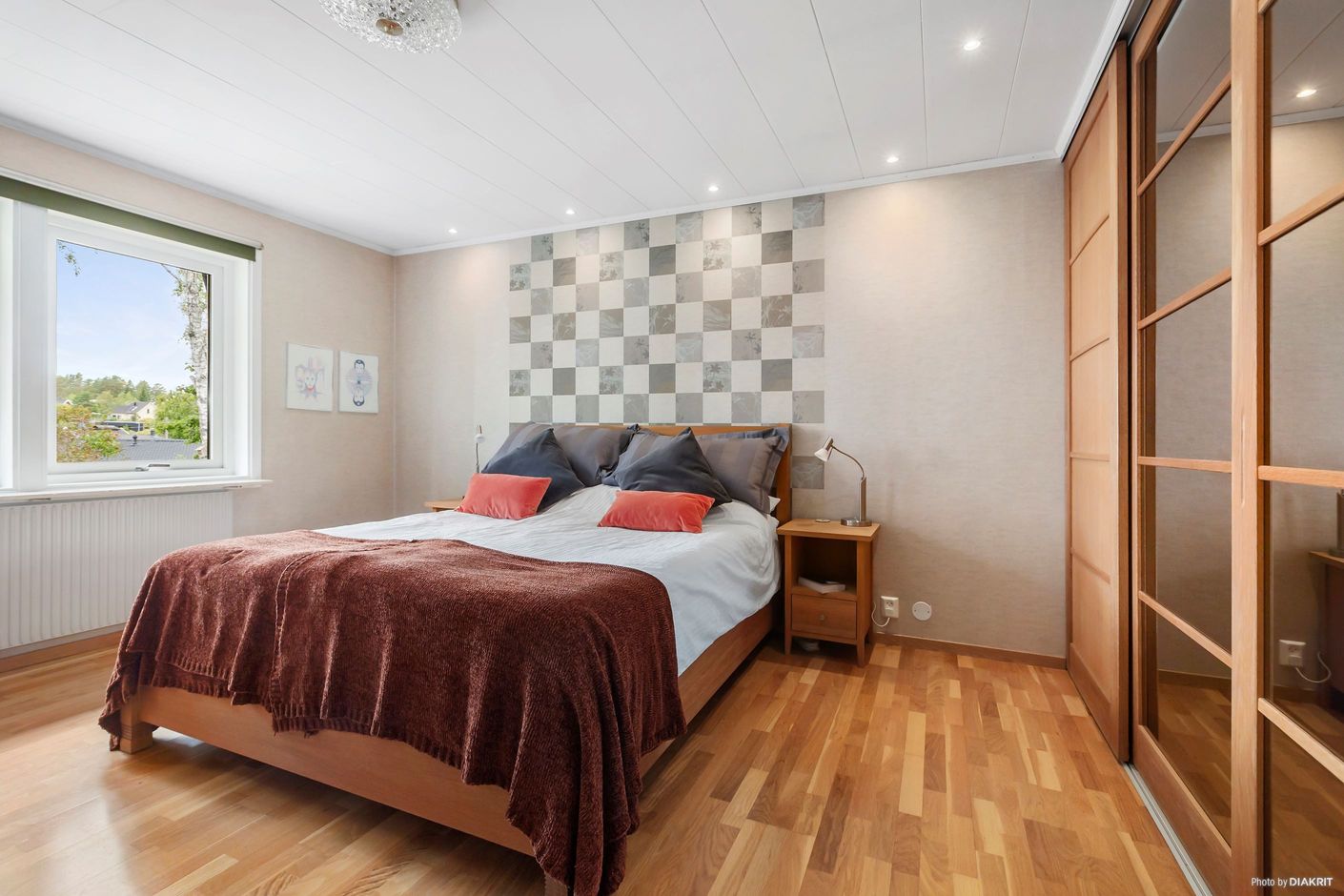 Sovrum 2 / Masterbedroom - entréplan
