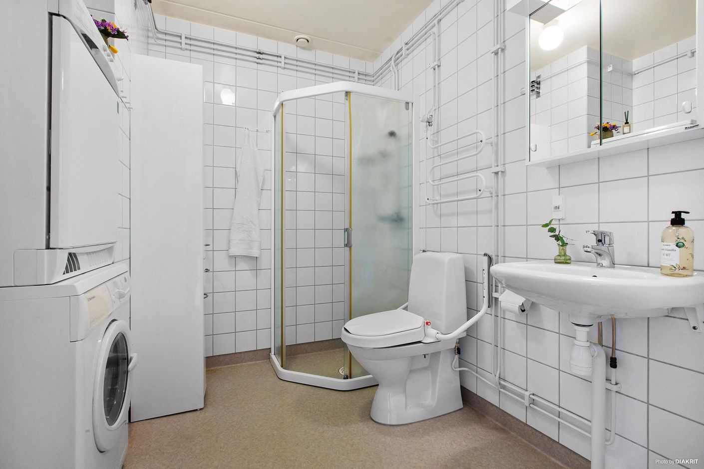 Kaklat WC-/dusch-/tvättrum