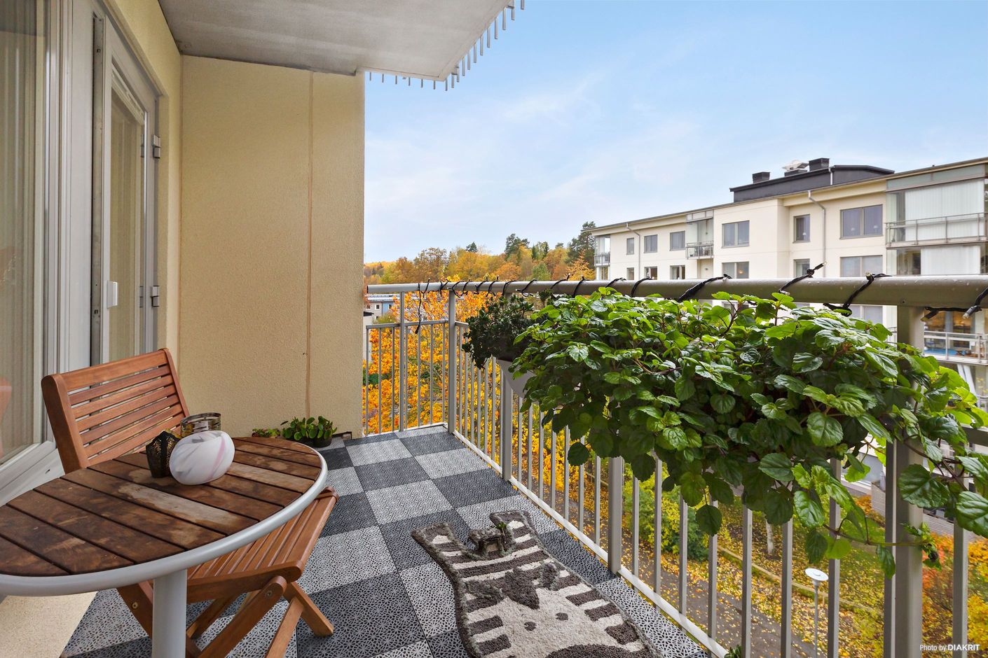 Vy från balkong 2, med utgång från sovrum 2