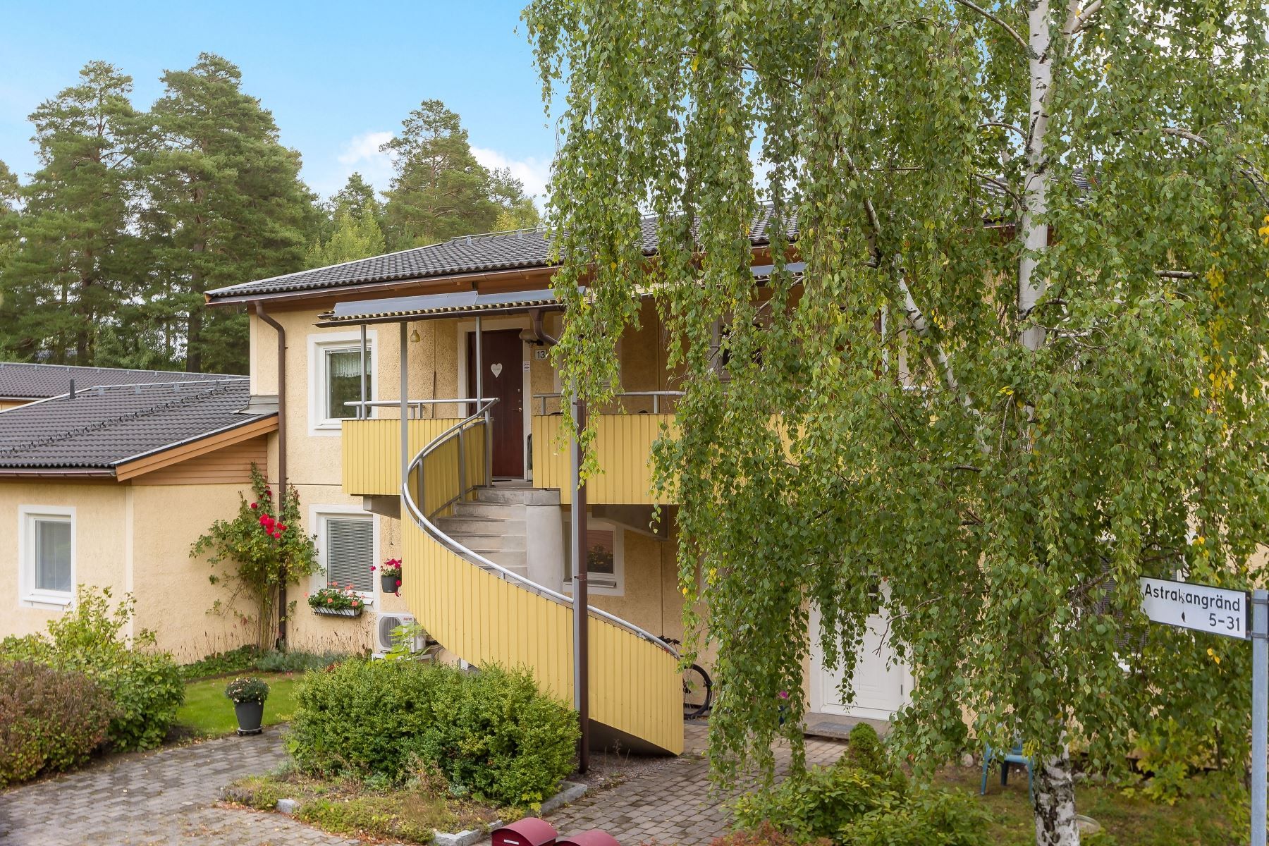 Välkomna hem till Astrakangränd 9!