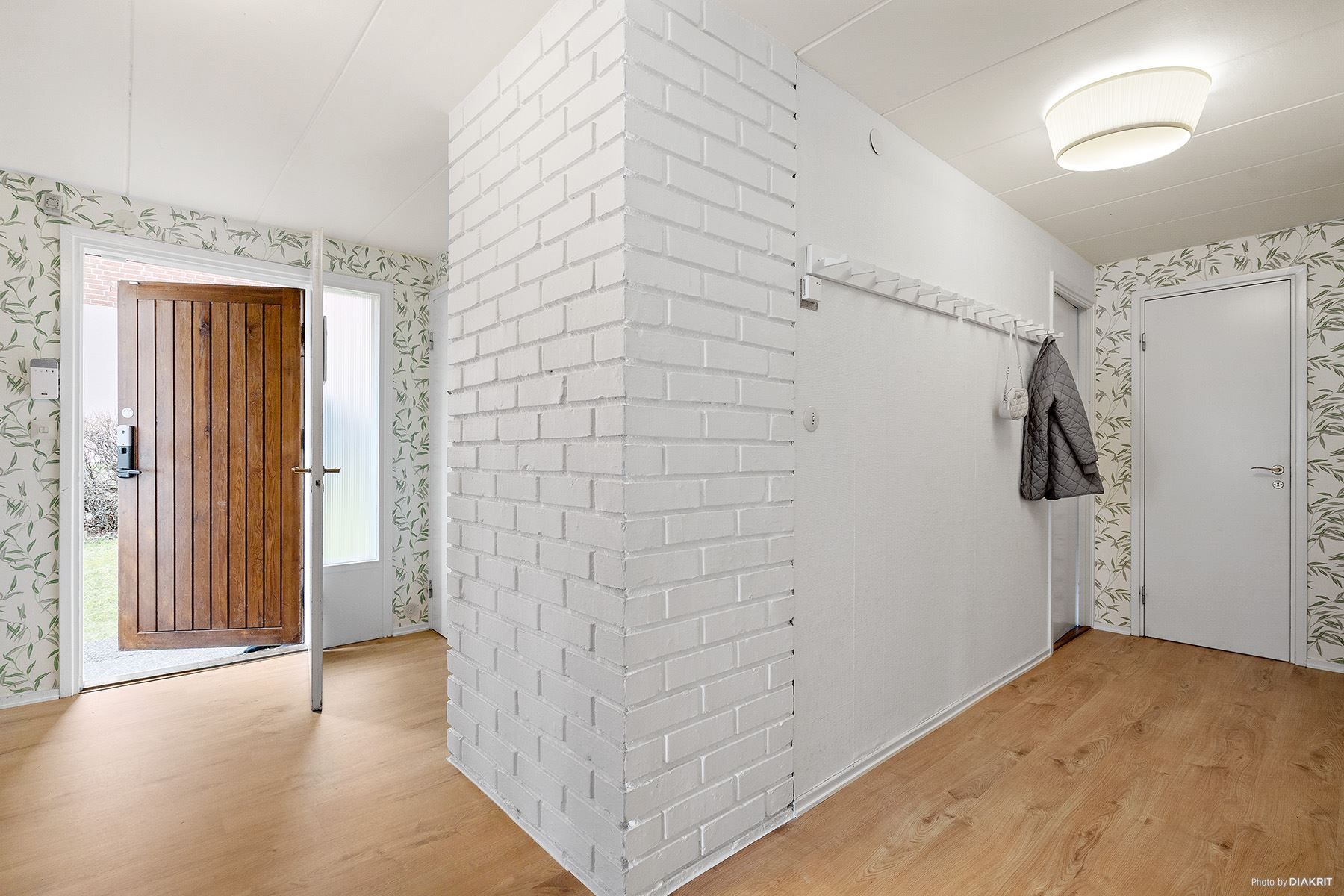 Entré/hall med nylagt golv