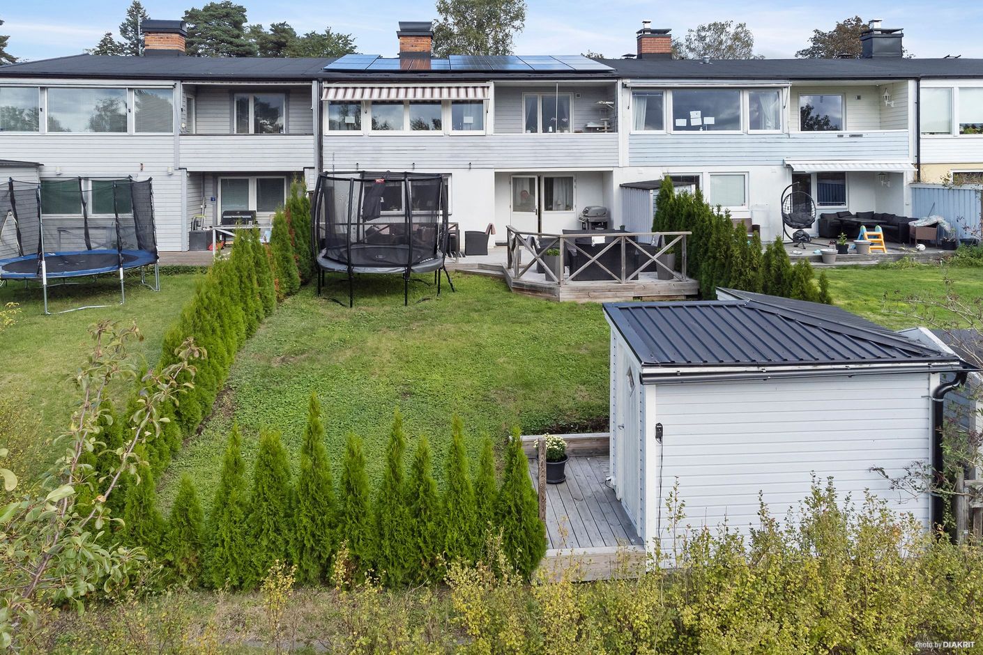 Fasadbild från baksidan av huset, i söderläge