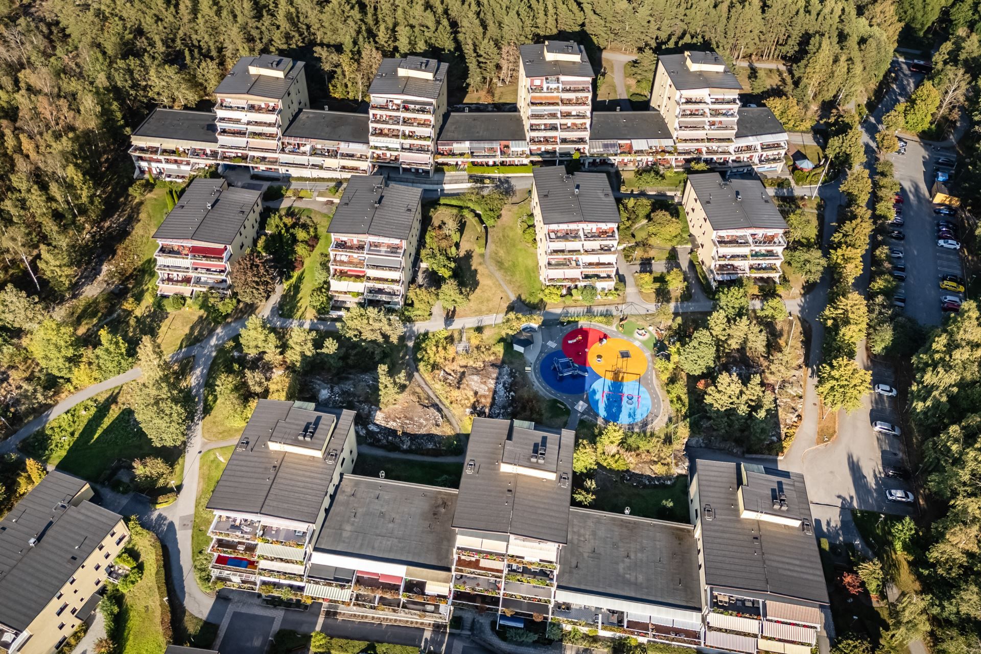 Föreningens nyrenoverade lekplats