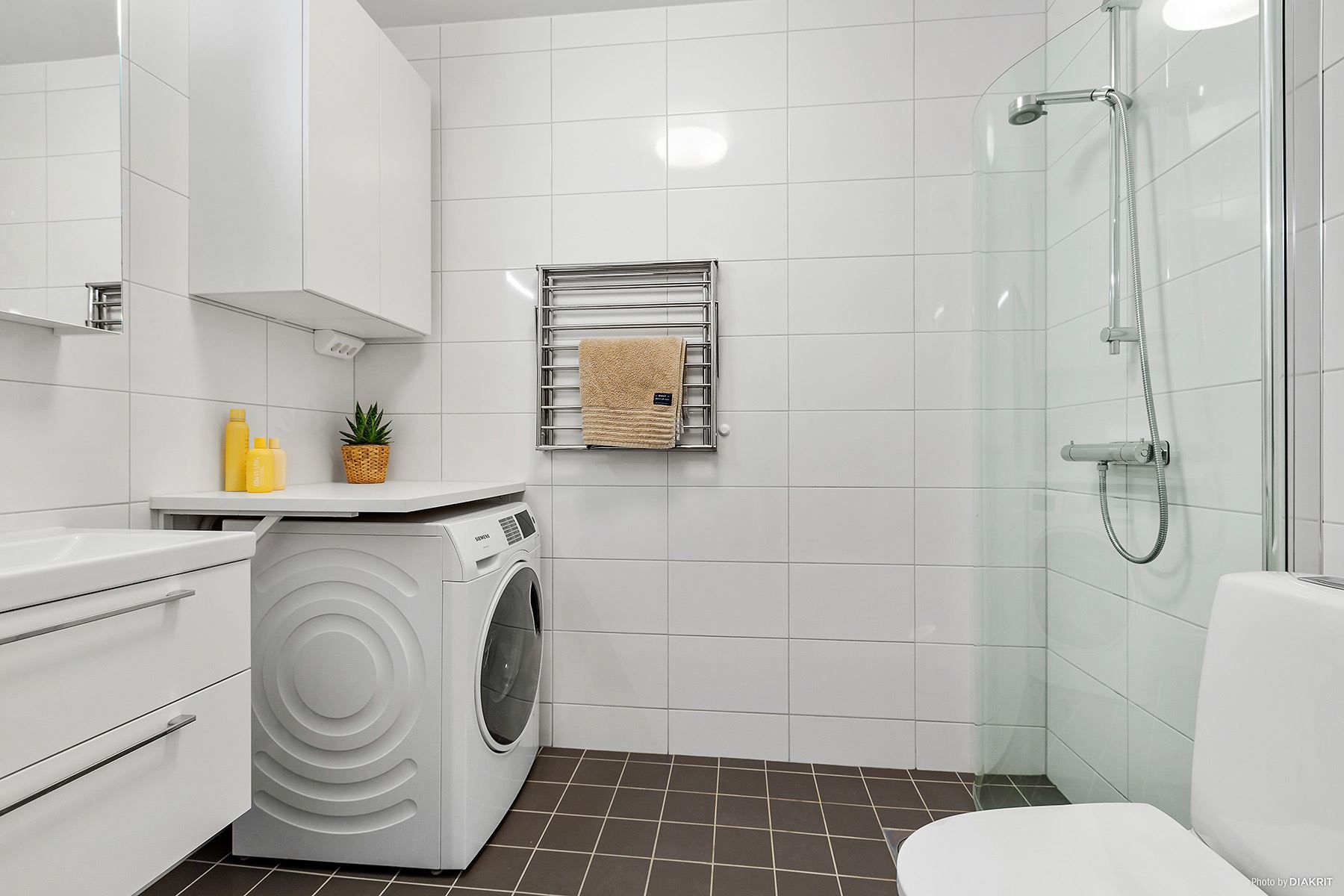 Helkaklat WC-/duschrum nr 2 med TM (kombimaskin)