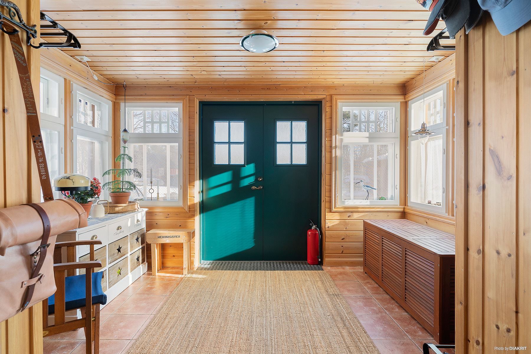 Rymlig glasveranda med golvvärme