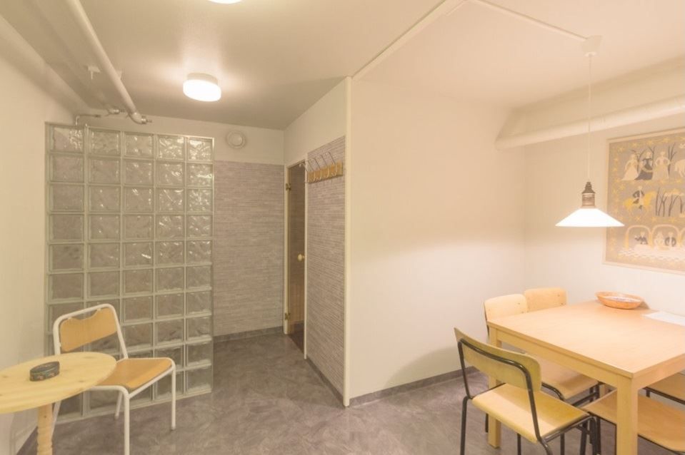 Gemensam bastu och relax i källarplan