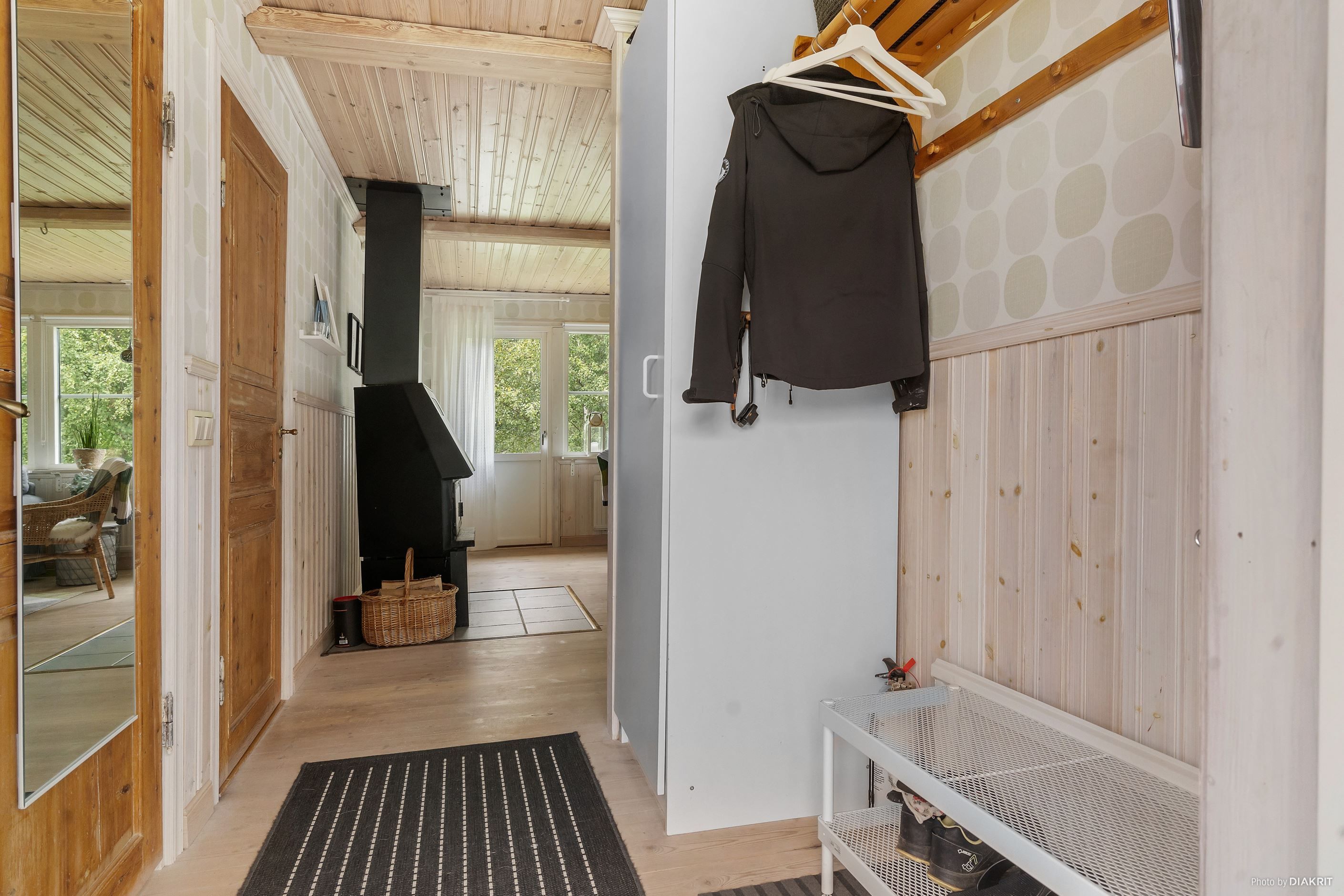 Entré/hall med dörr till sovrum 2 och badrum