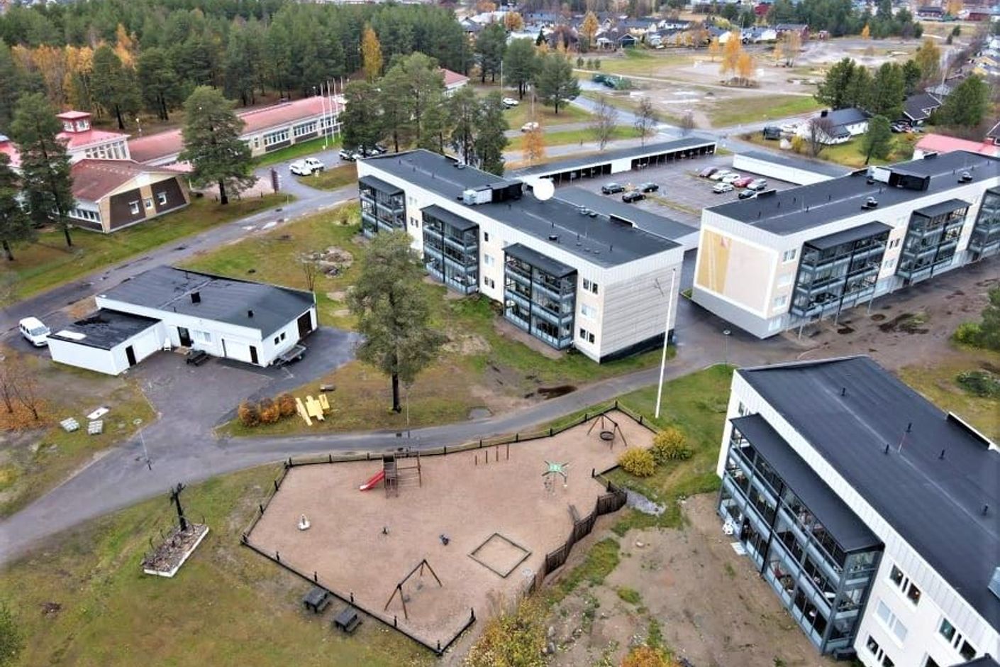 Intilliggande lekpark