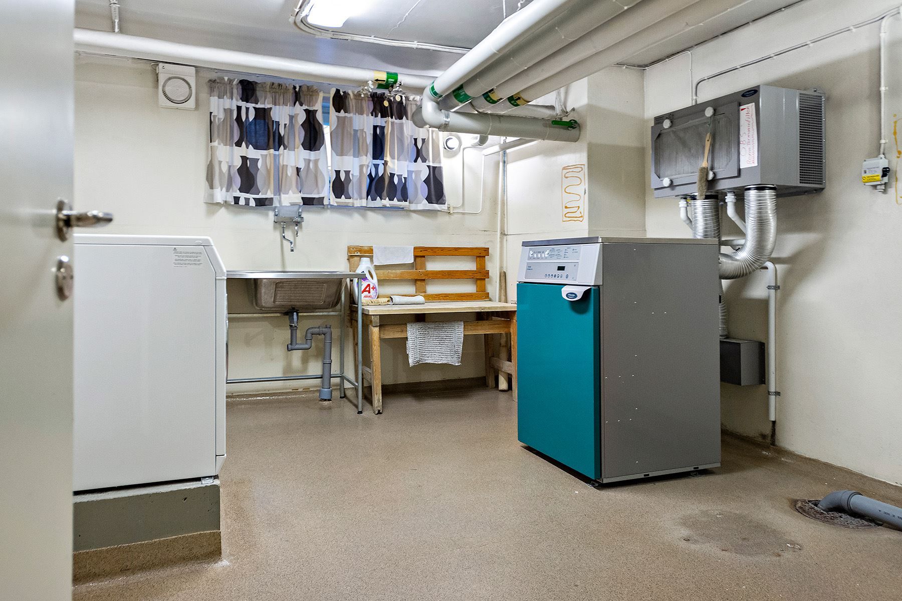 Föreningens tvättstuga i källarplan