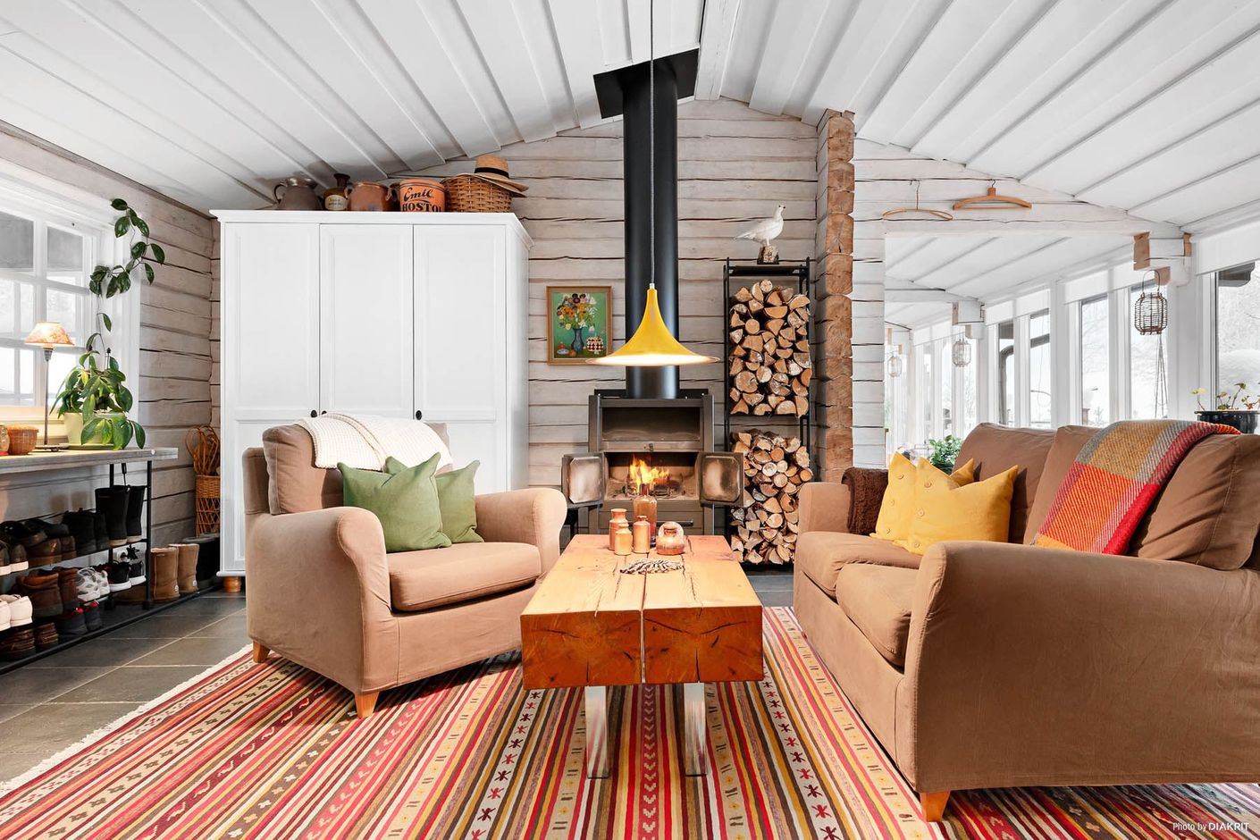 Entré/loungerum med kamin