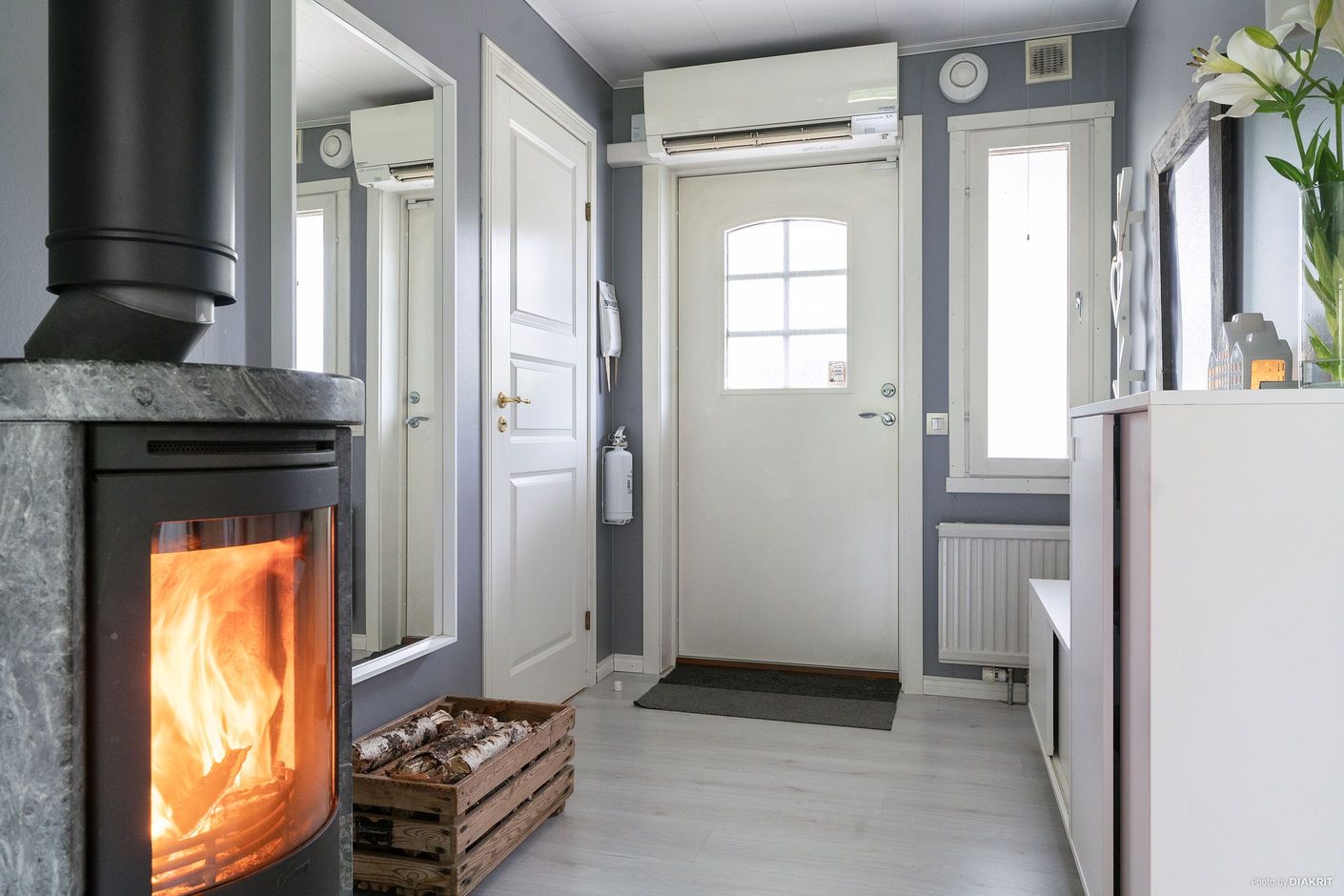 Hall med kamin