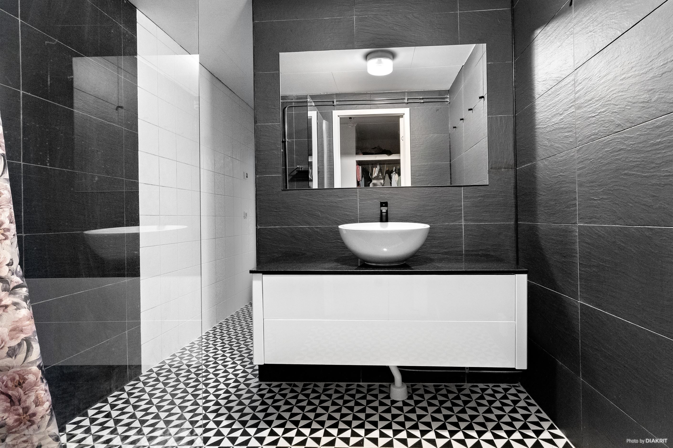 Badrum med intilliggande tvättstuga