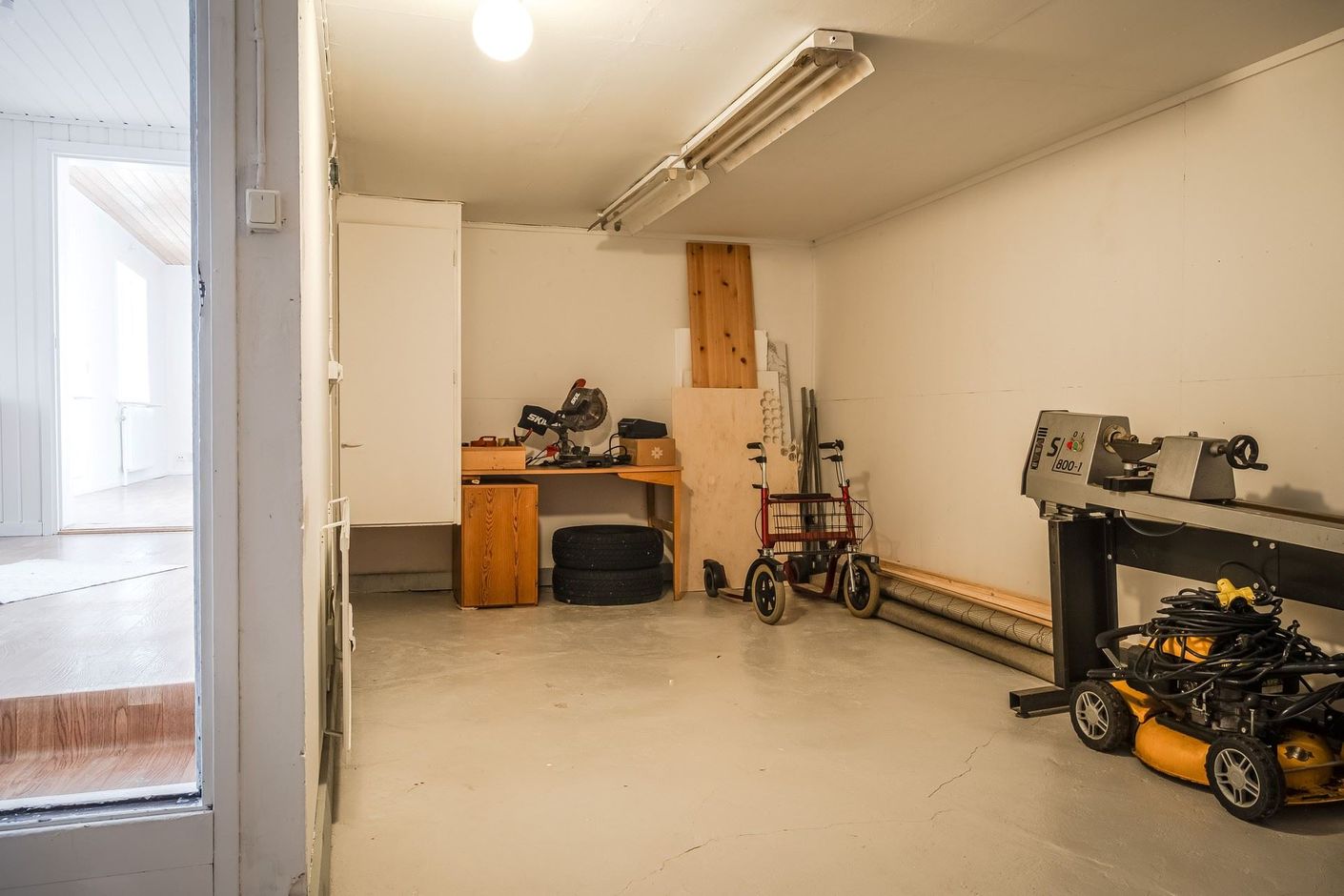 Varmgarage i anslutning till ekonomidel