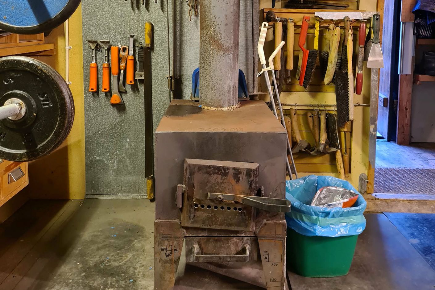 Verkstad med kamin Säljarens privata bild