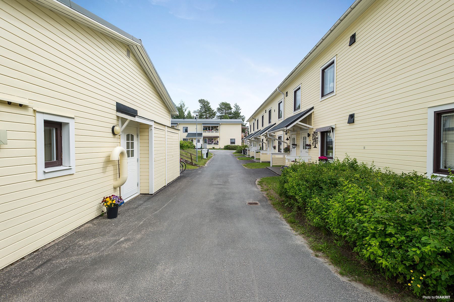 Gårdshus med gemensam tvättstuga och bastu