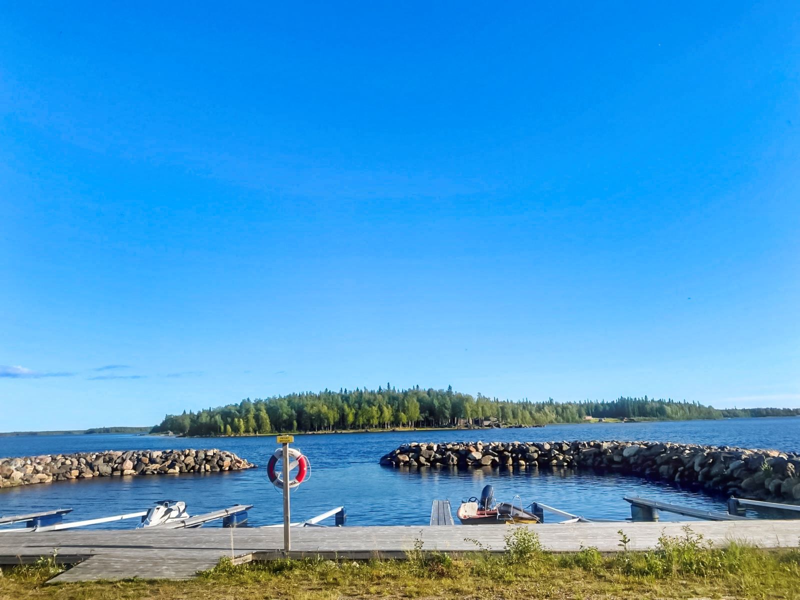 Båthamn i området. Säljarens egna bild