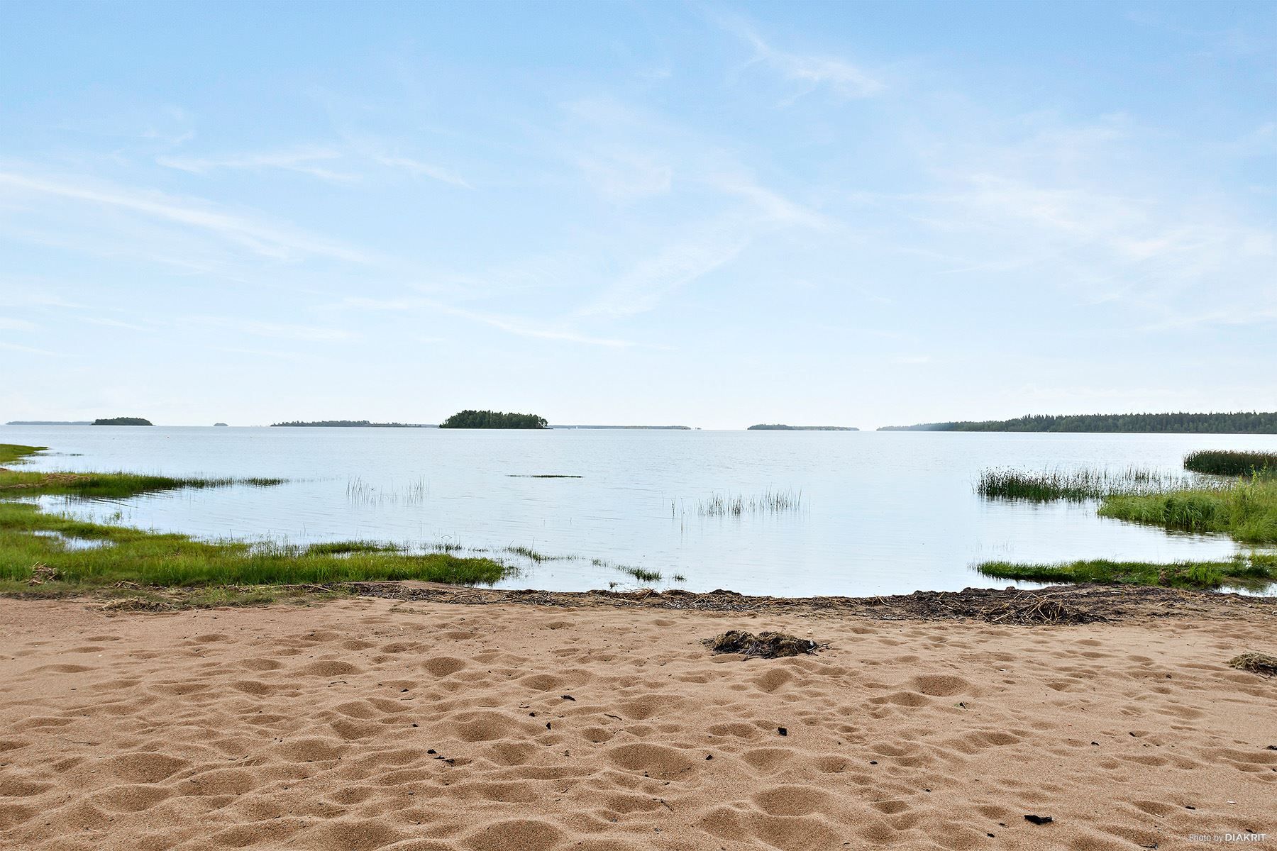 Sandstrand nere vid stranden