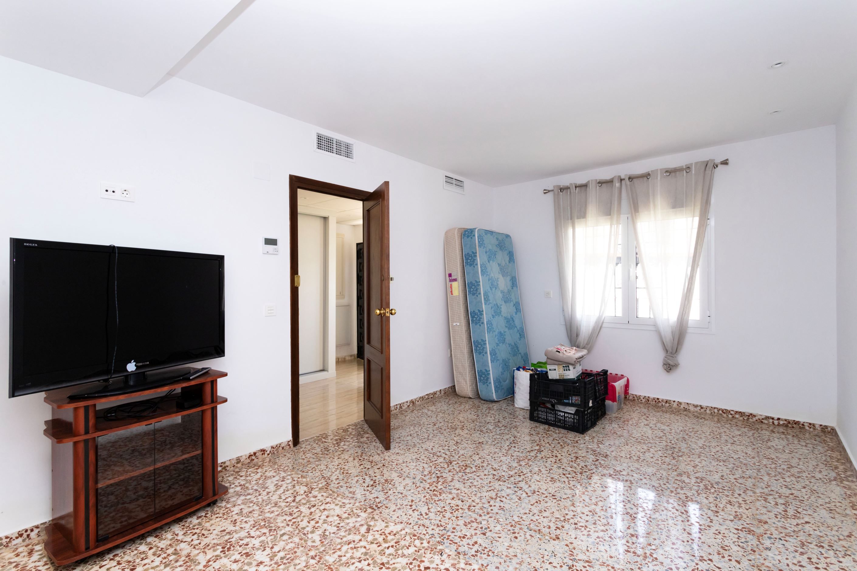 spare bedroom
