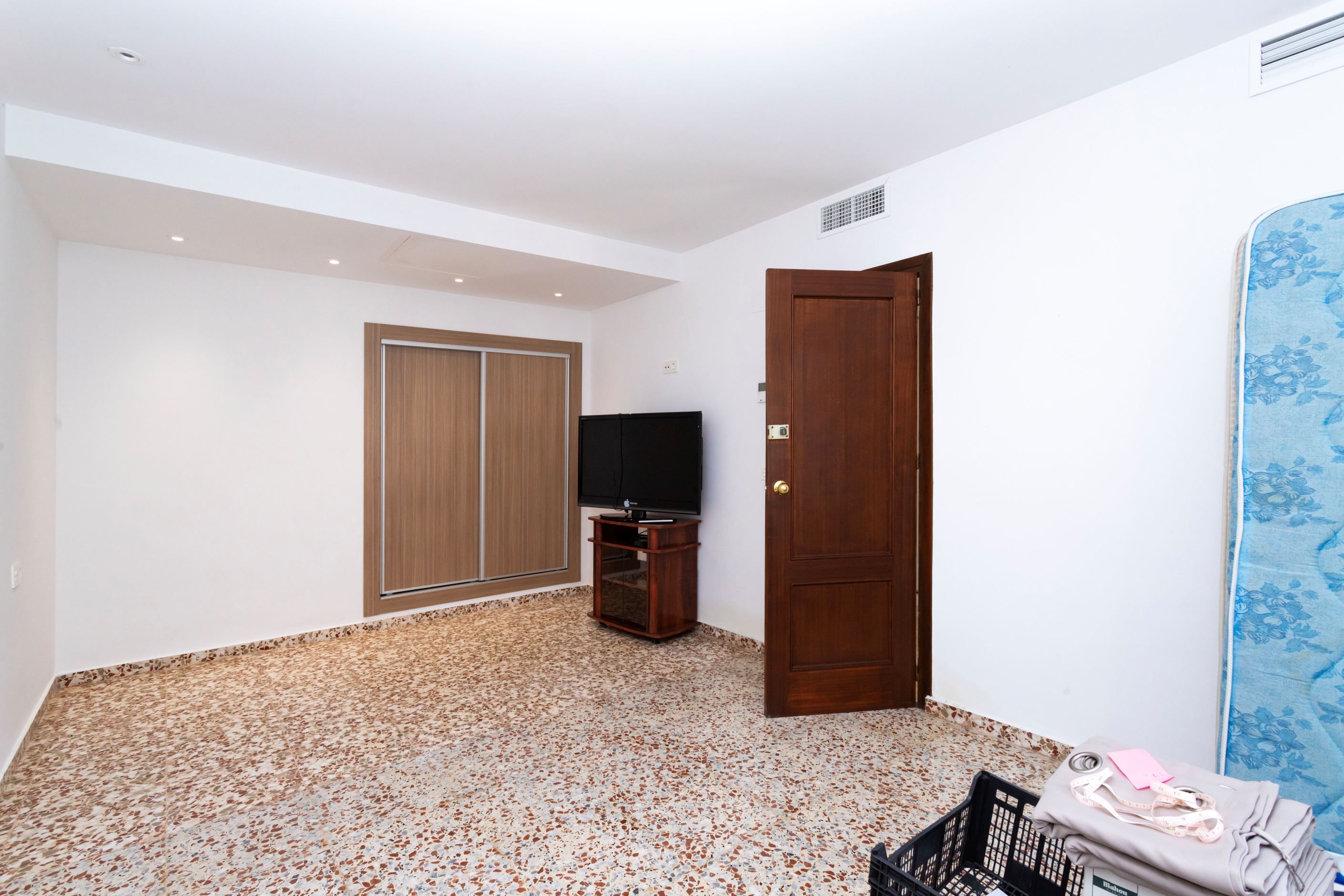 spare bedroom