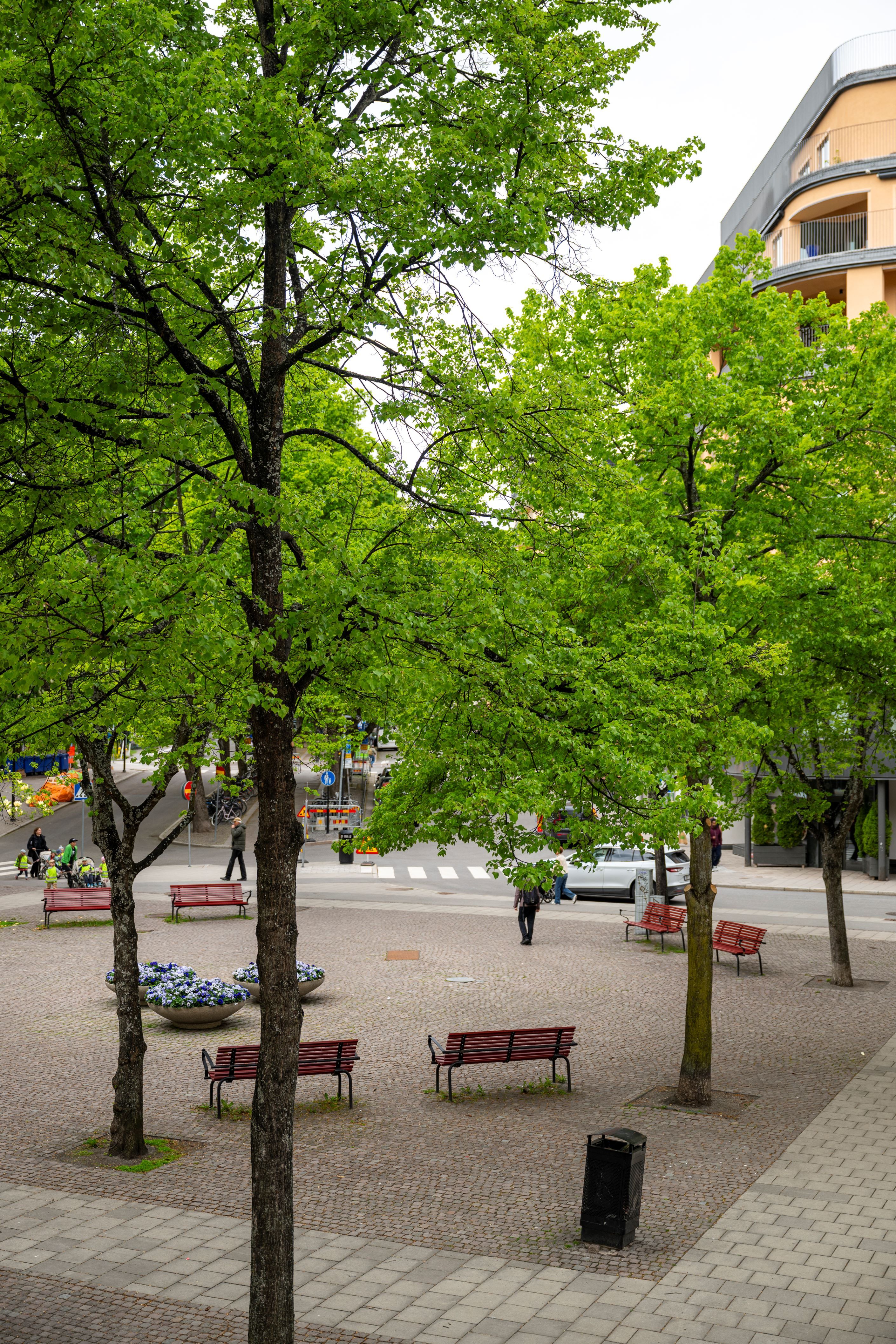 Fransk balkong i sovrum 1 med utsikt över torget