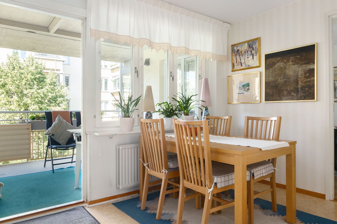 Matplats mot uteplatsen