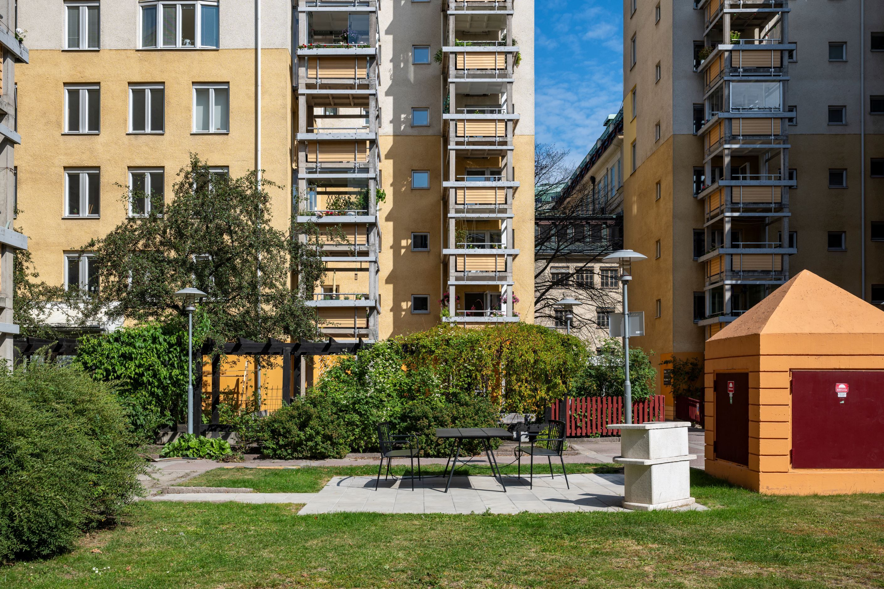 Gemensam grillplats på gården