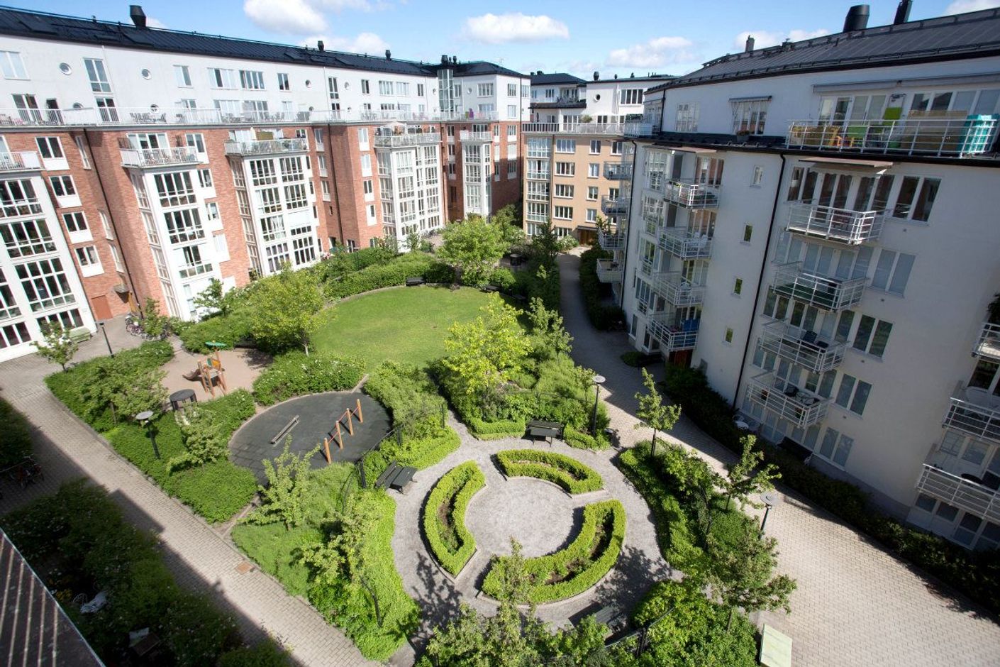 Generös innergård
