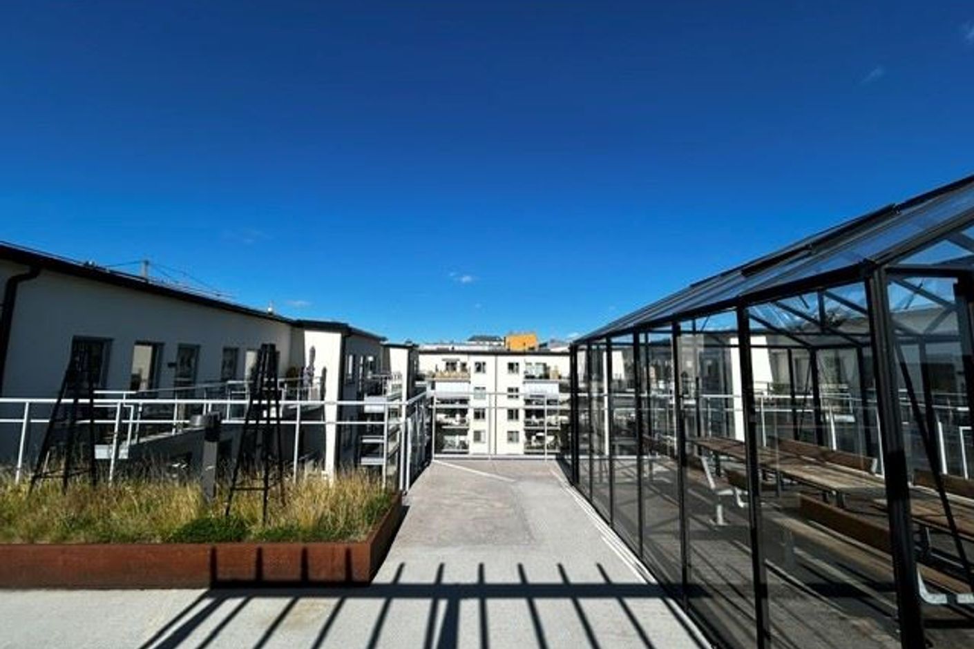 Föreningens gemensamma takterrass - säljarens egen bild