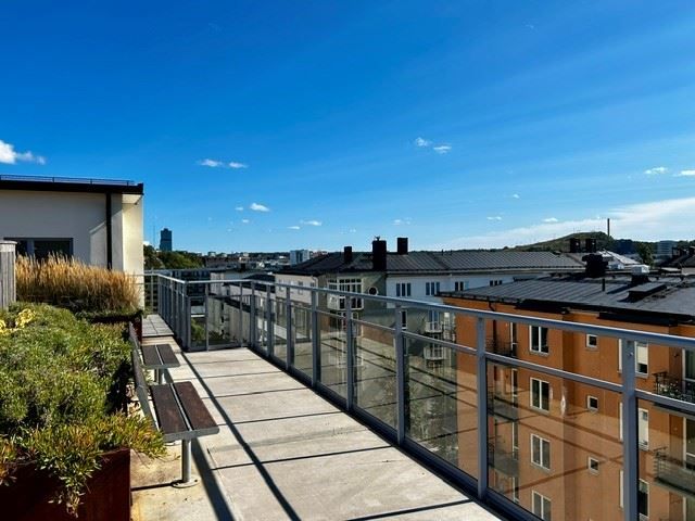 Föreningens gemensamma takterrass - säljarens egen bild