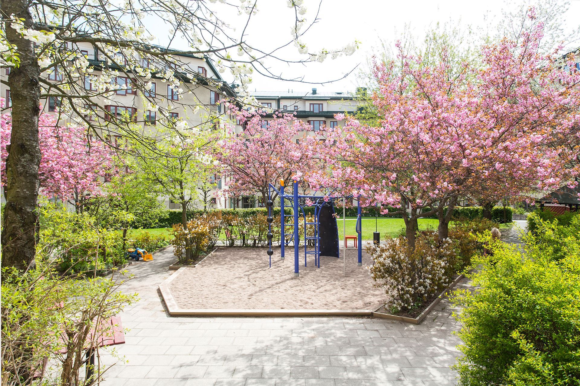 Trevlig innergård sommartid