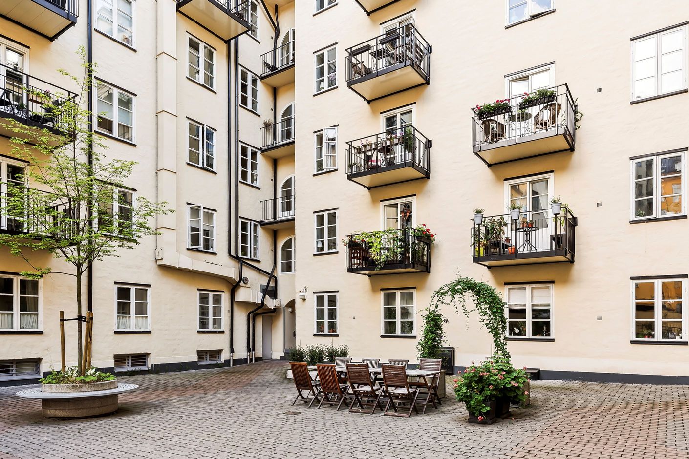Del av föreningens trevliga innergård
