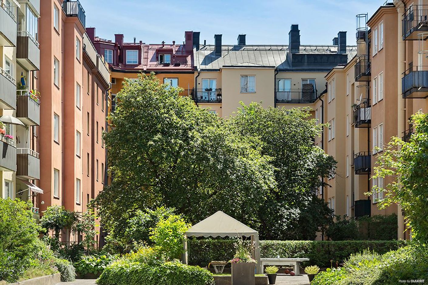 Gemensam uteplats på gården