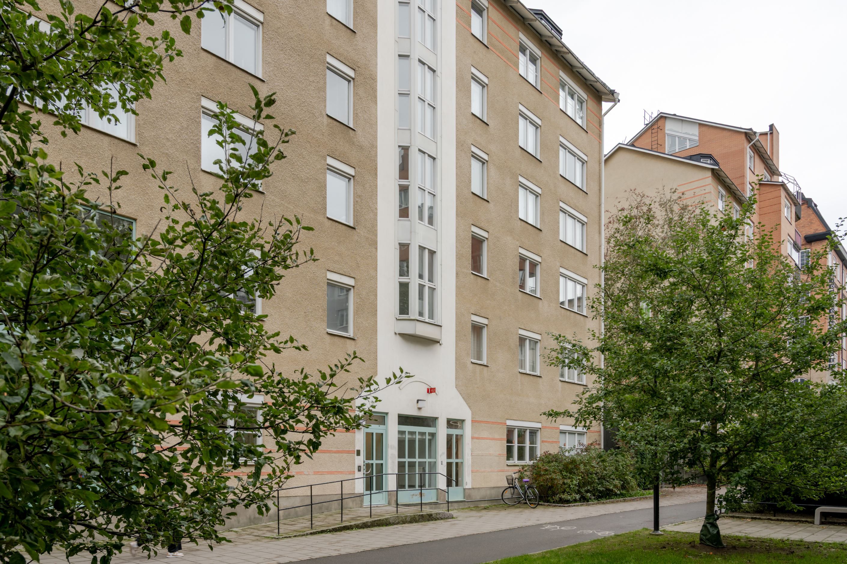 Magnus Ladulåsgatan 15 med entré från Södermalmsallén