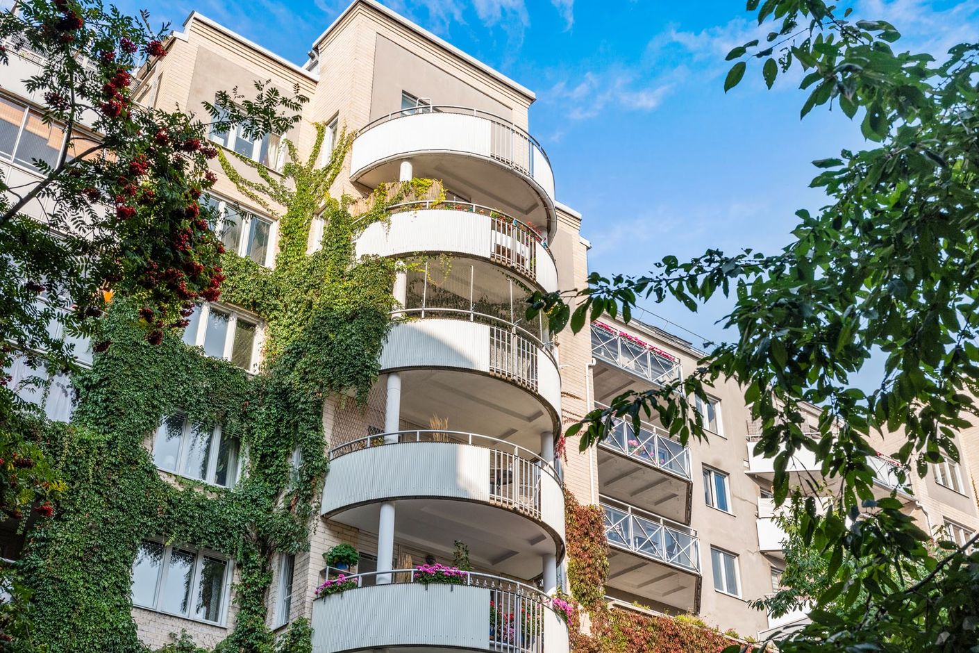 Solig balkong i söderläge