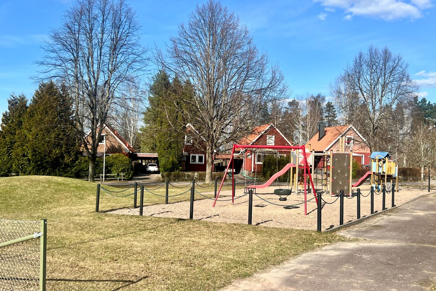 Närliggande lekplats
