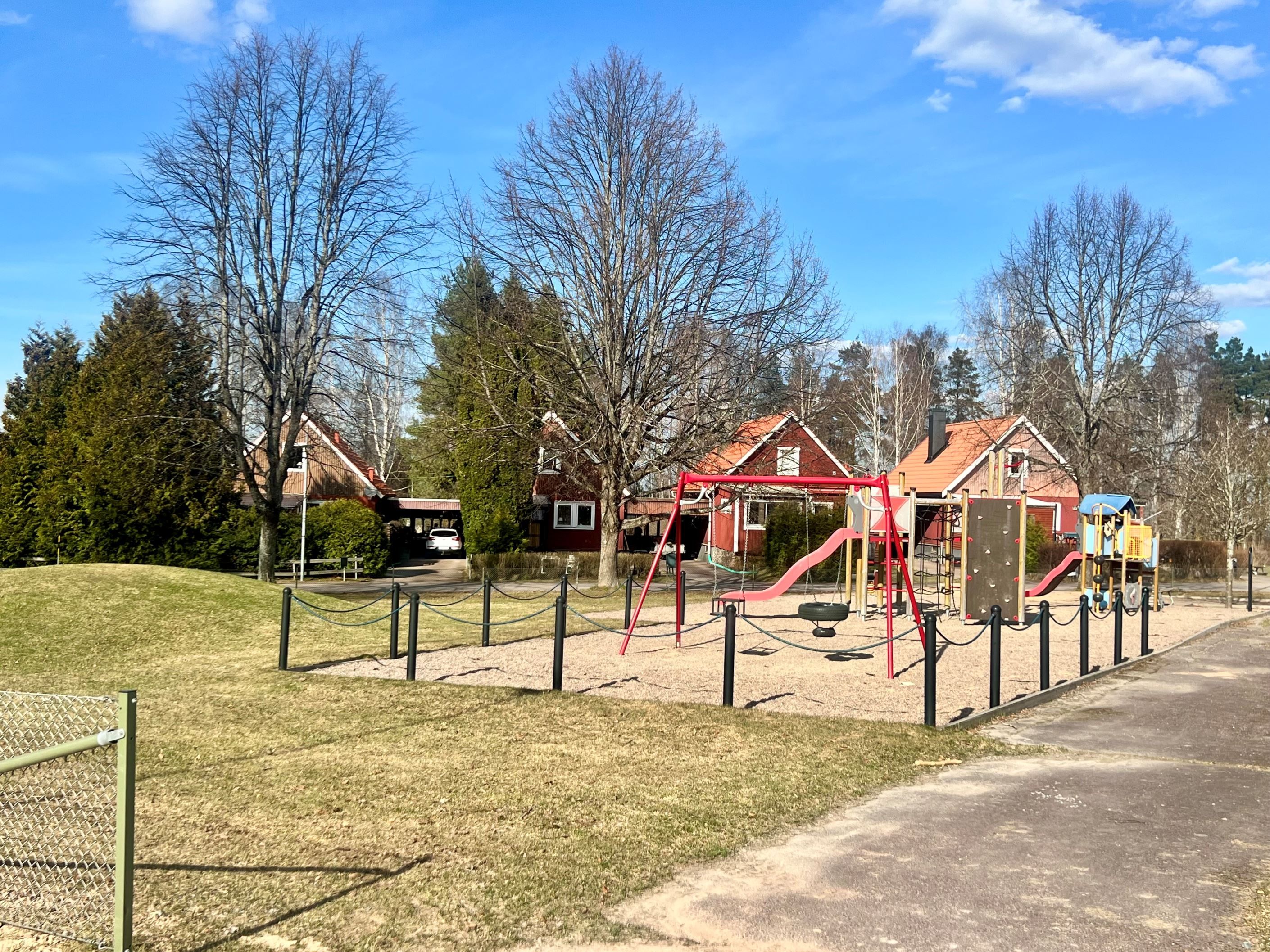 Närliggande lekplats