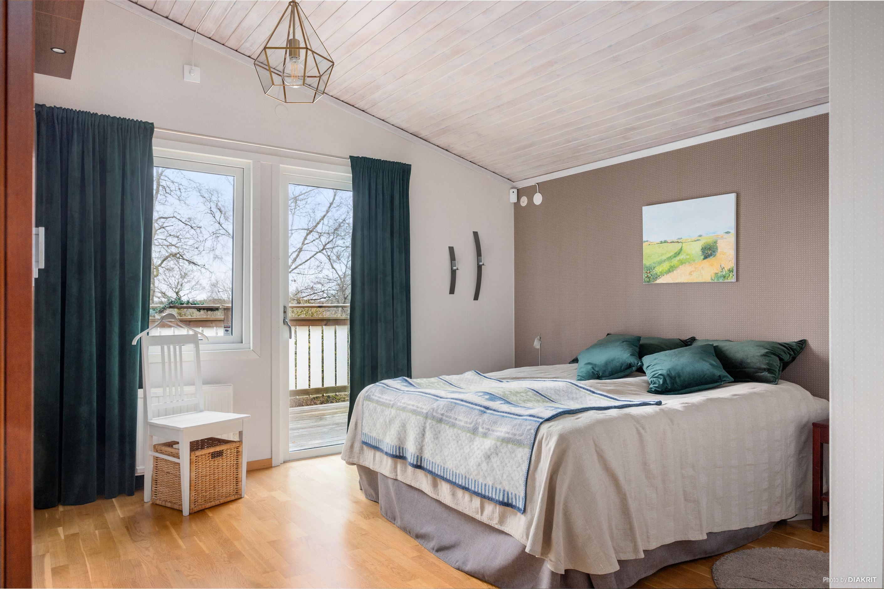 Masterbedroom med utgång till balkongen