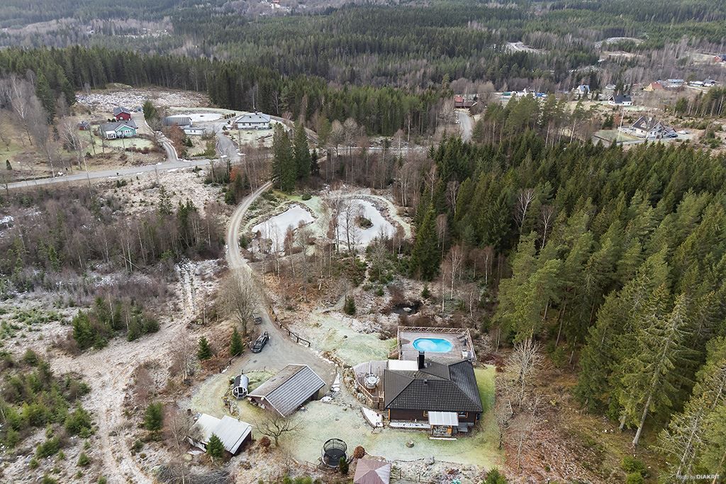 Vy över fastigheten och omgivning