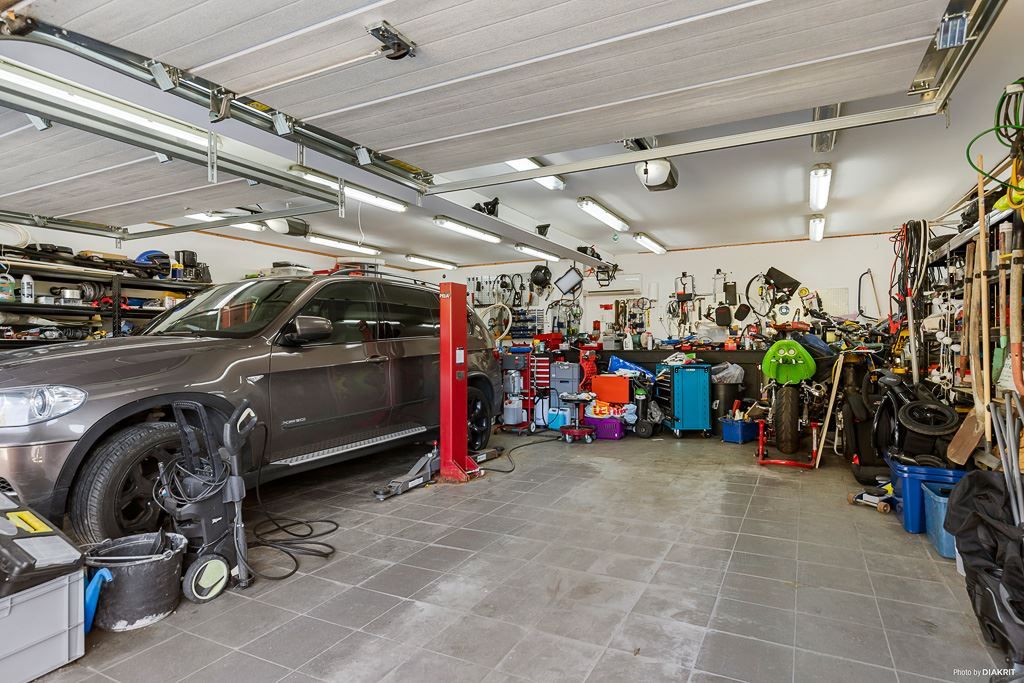 Dubbelgarage med pelarlyft