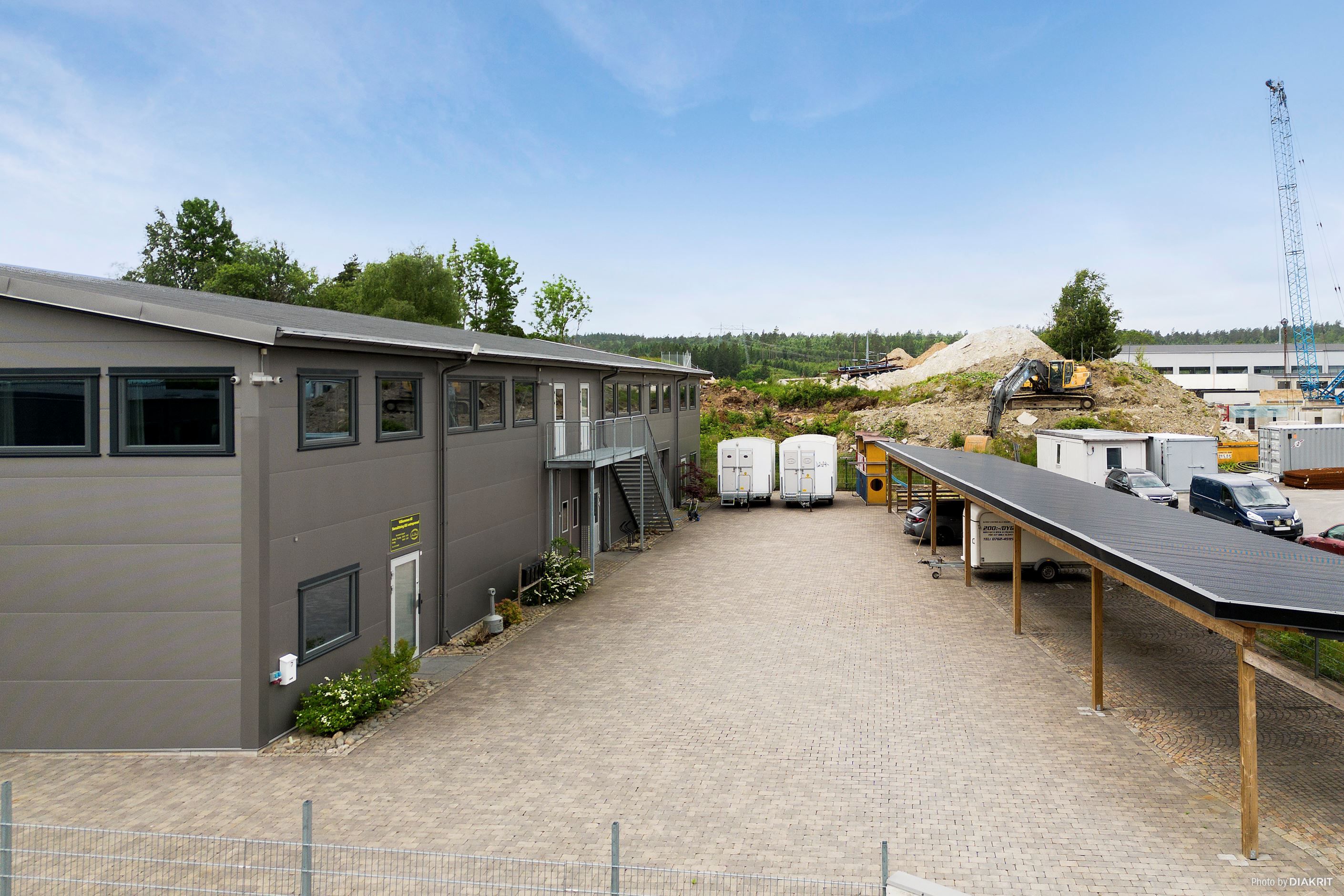 Innergård med carportar