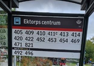 Många busslinjer stannar vid Ektorp centrum