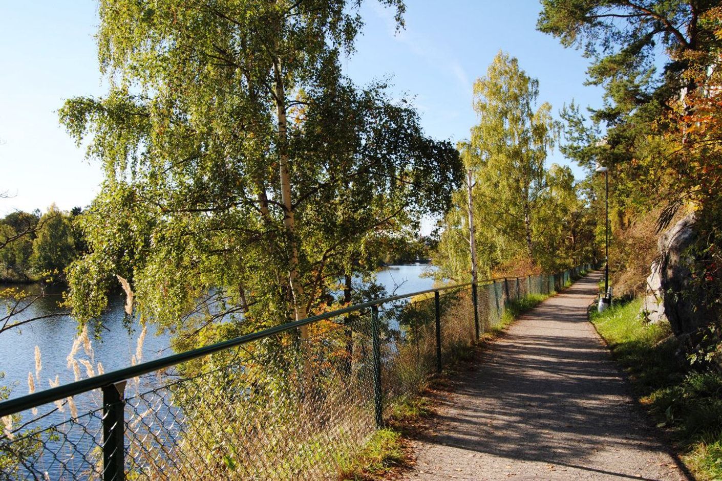 Promenadväg längs vattnet till Sickla Köpkvarter