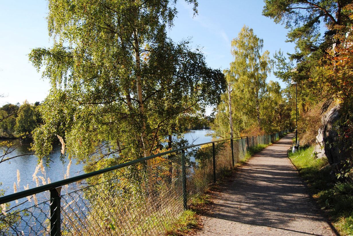 Promenadväg längs vattnet till Sickla Köpkvarter