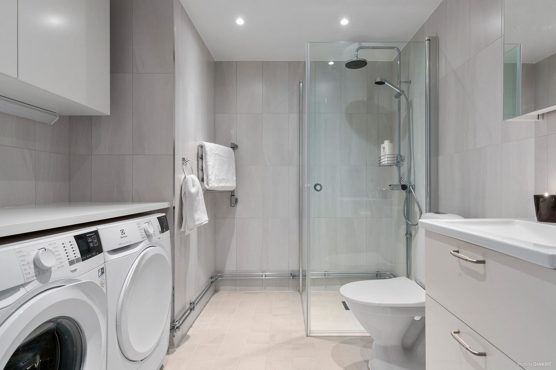 Dusch/wc nr 1 med tvättmaskin och torktumlare