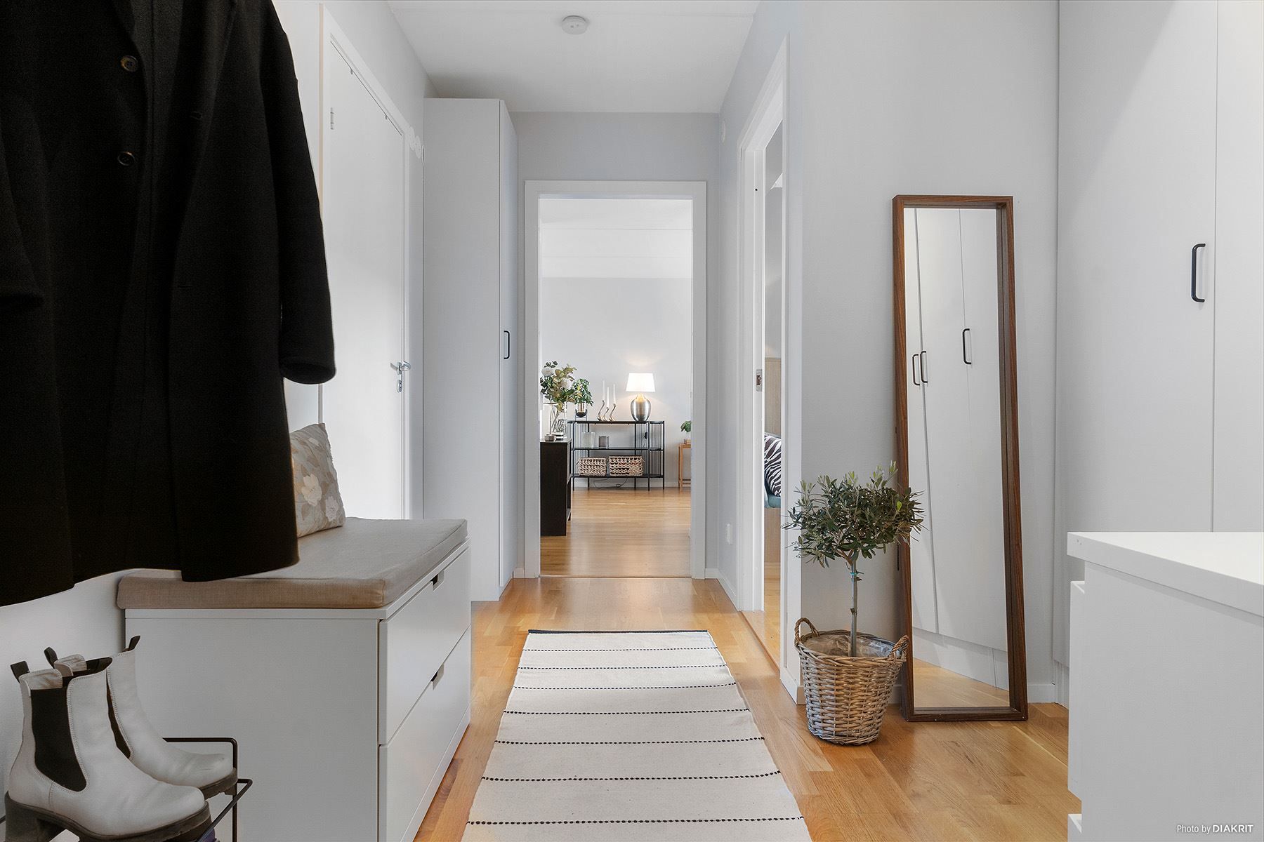 Hall in mot vardagsrum