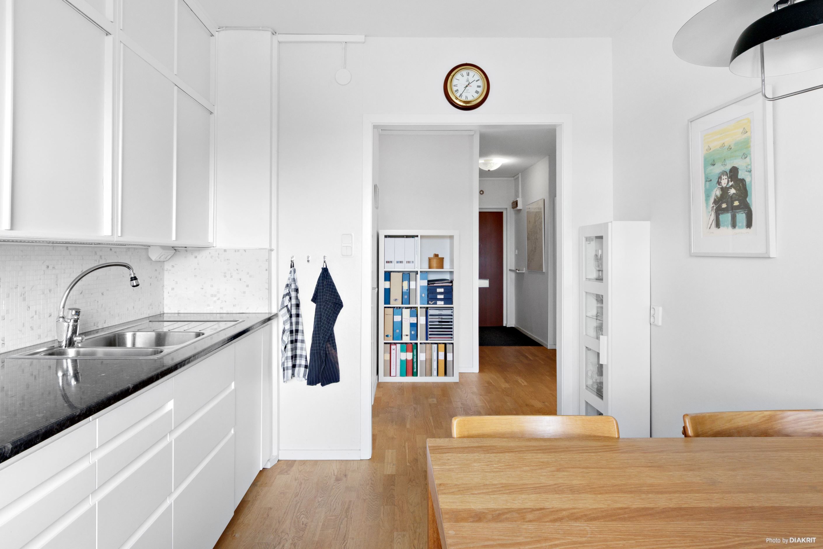 Köket nås från hallen